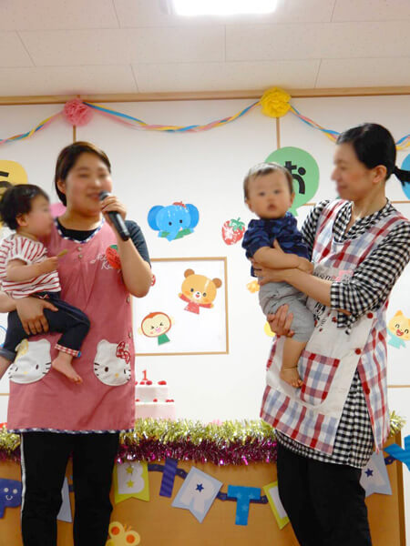 サンタリーベ保育園-5月お誕生日会
