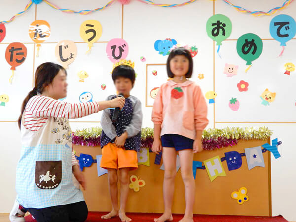 サンタリーベ保育園-5月お誕生日会