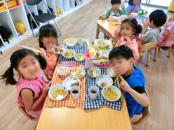 サンタリーベ保育園-5月お誕生日会