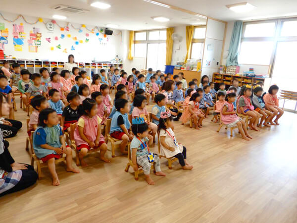 サンタリーベ保育園-5月お誕生日会